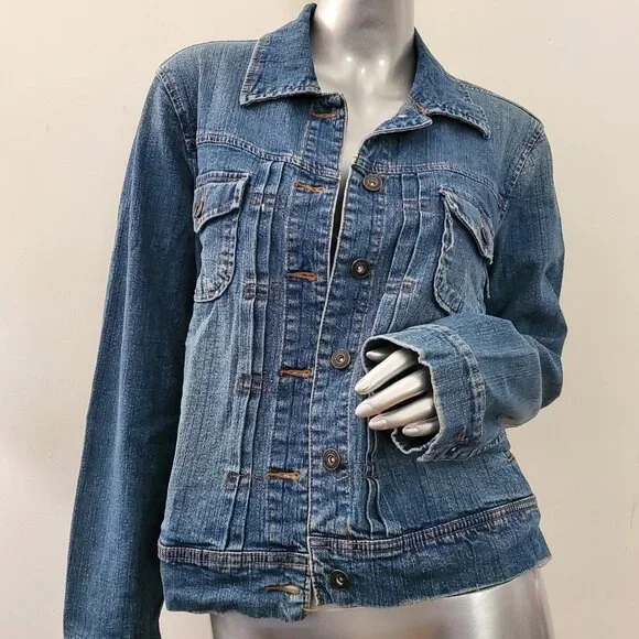 St. John's Bay Denim Jacket – Size Medium, Classic Style, Excellent Condition - Picture 3 of 15